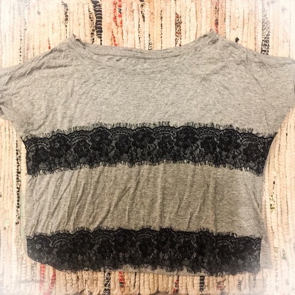 Forever 21 Tops - 🌹3/$20 Forever 21 heather grey semi crop lace top